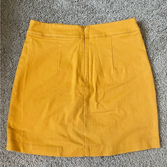 Forever 21 💛 skirt - Picture 2 of 4